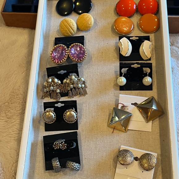 Jewelry - Lot of 13 pairs of Vintage clip-on Earrings